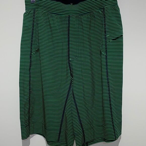 Men’s Lululemon Athletica Basketball Shorts Size Small - Picture 1 of 9